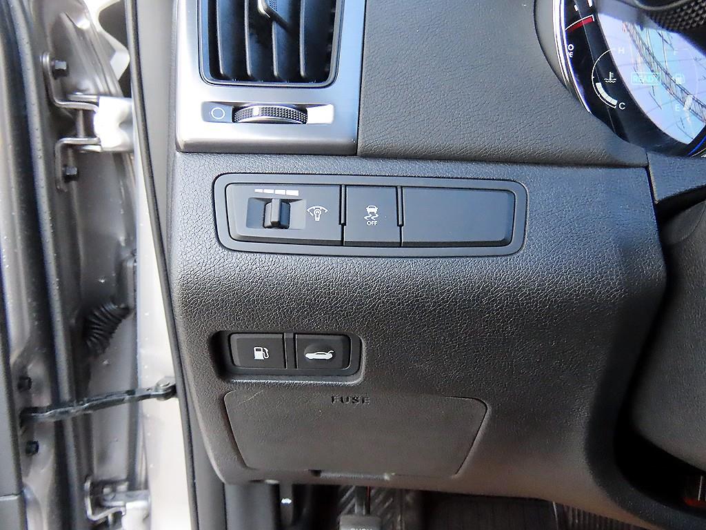 HYUNDAI Sonata - Vista 12