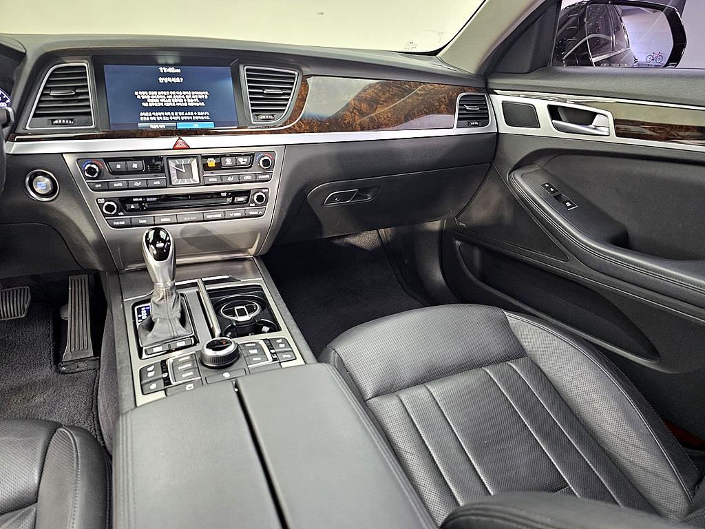 HYUNDAI Genesis - Vista 11