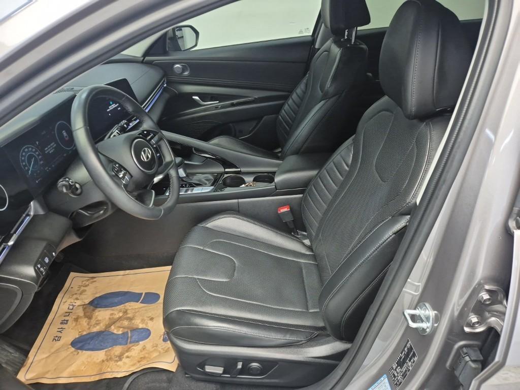 HYUNDAI Avante - Vista 10