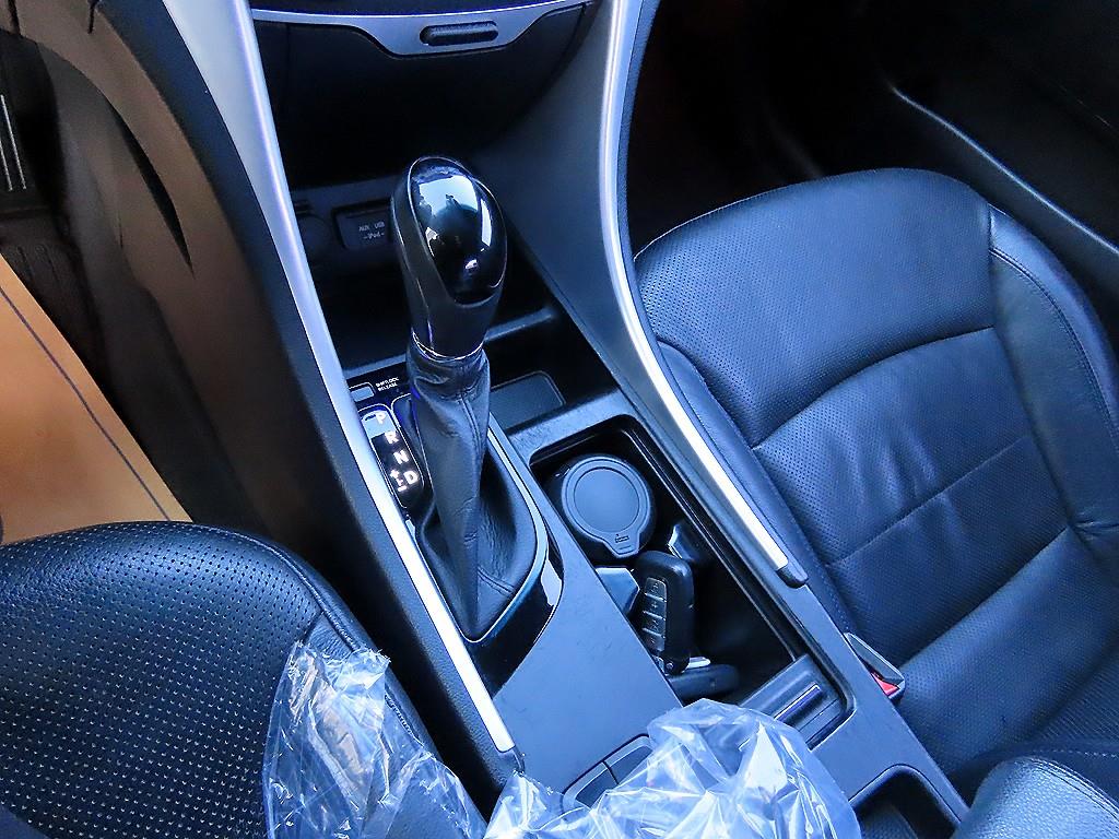 HYUNDAI Sonata - Vista 10