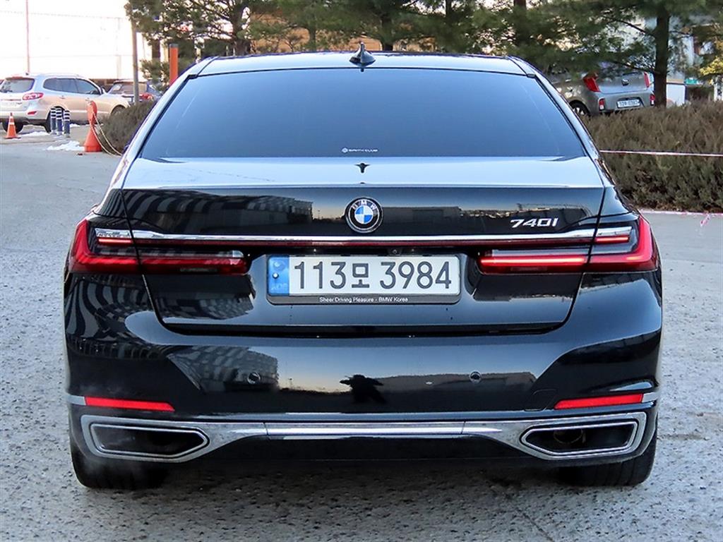 BMW 7 Series - Vista 4