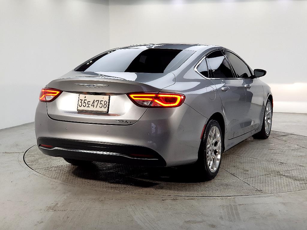 Chrysler 200 - Vista 4