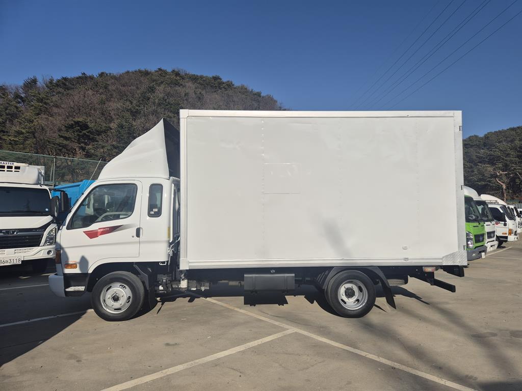 medium and large cargo truck - Vista 4
