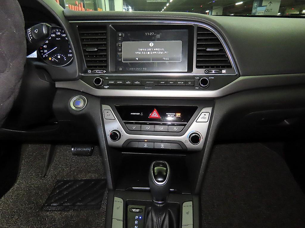 HYUNDAI Avante - Vista 11