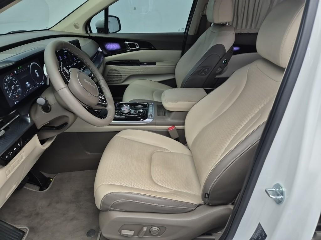 KIA Carnival - Vista 11