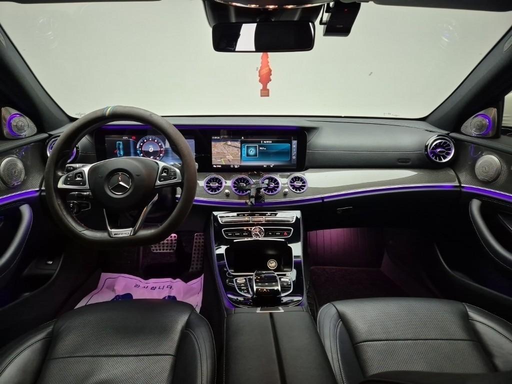 Mercedes Benz E class - Vista 5