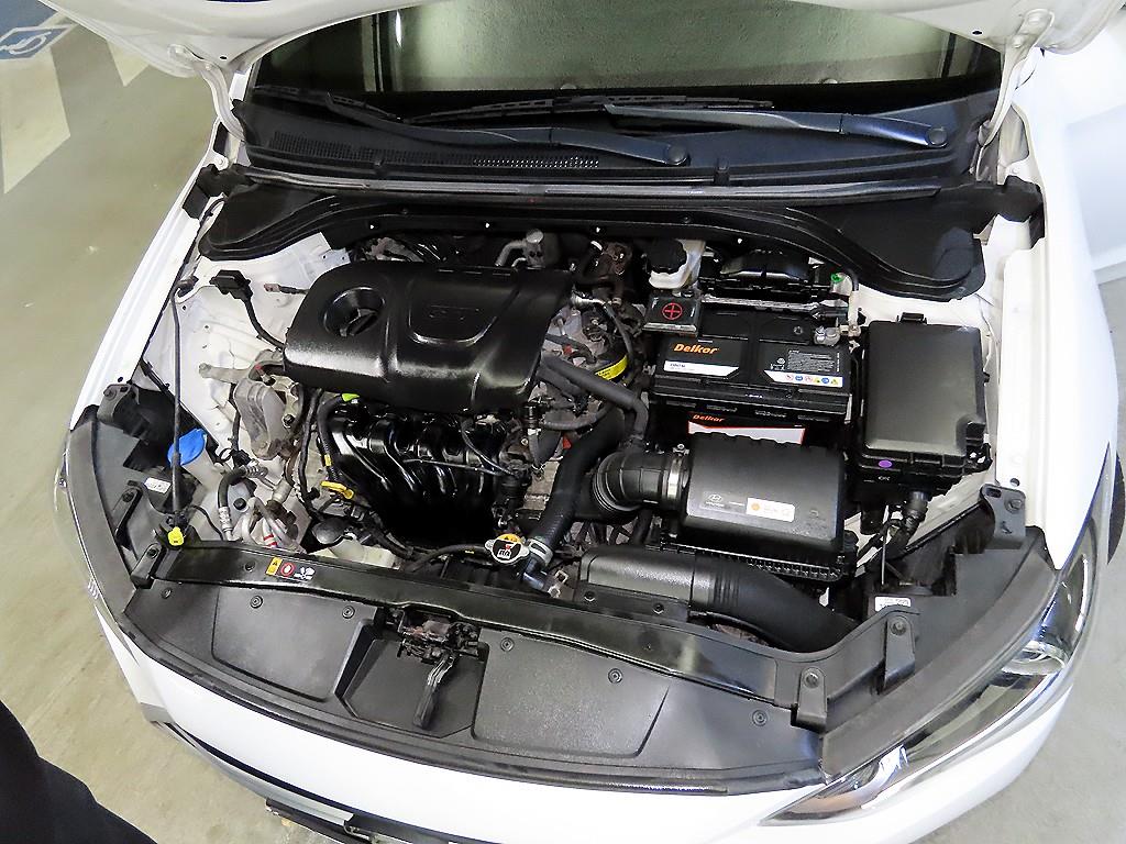 HYUNDAI Avante 2018 Blanco - Importación desde Corea - HF Imports Iquique - Foto 18