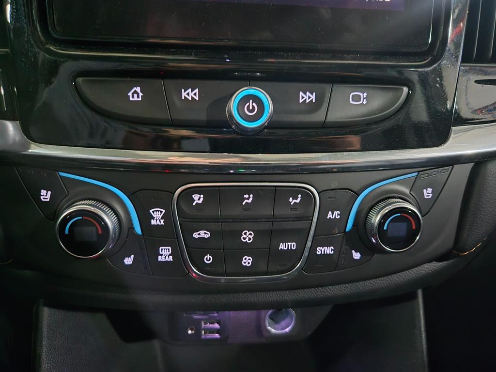 Chevrolet Travers - Vista 12