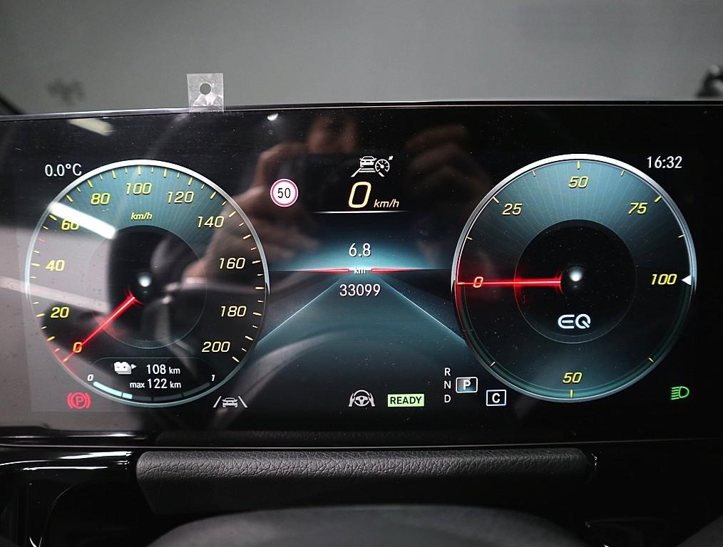 Mercedes Benz EQA - Vista 7