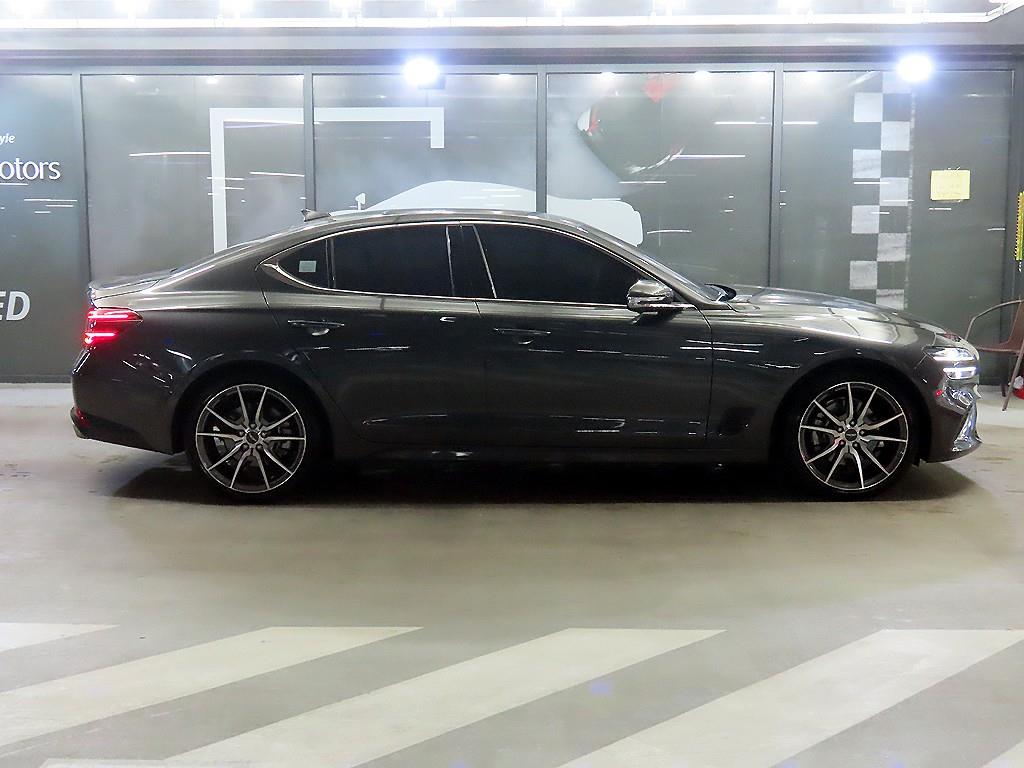 Genesis G70 - Vista 3