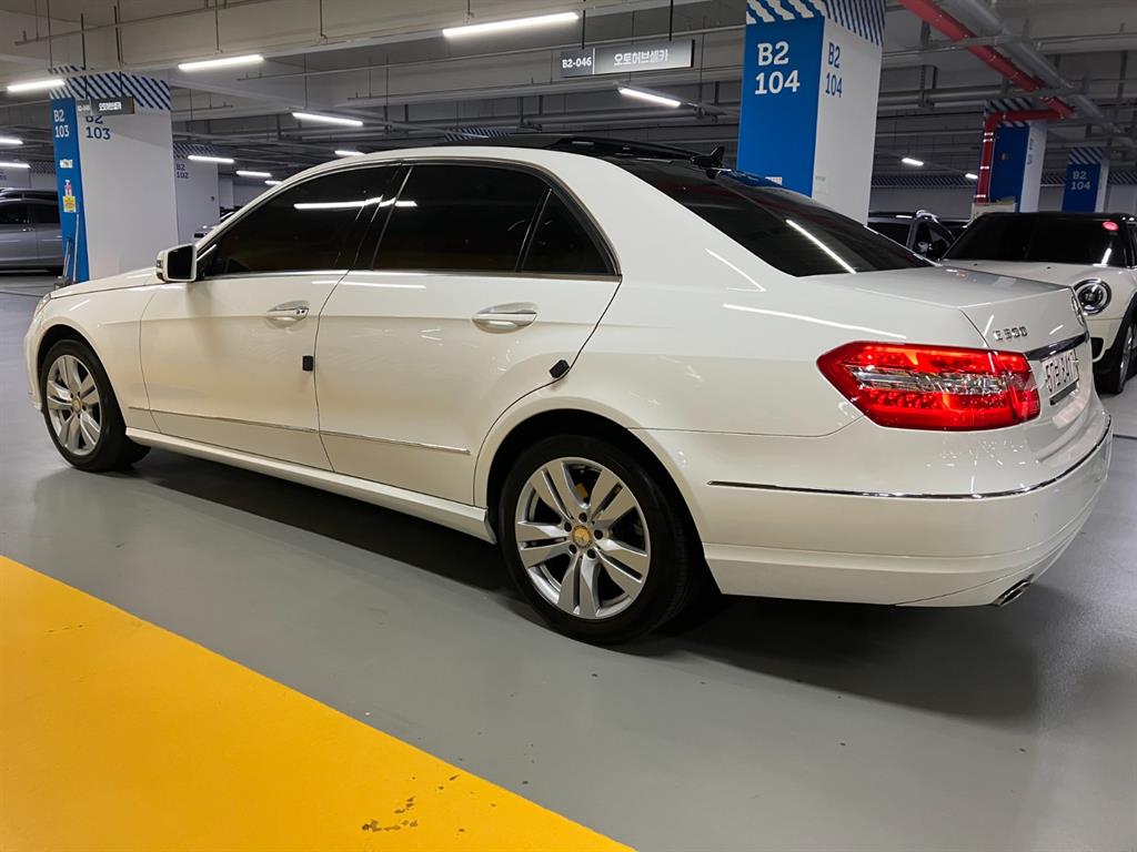 Mercedes Benz E class - Vista 4