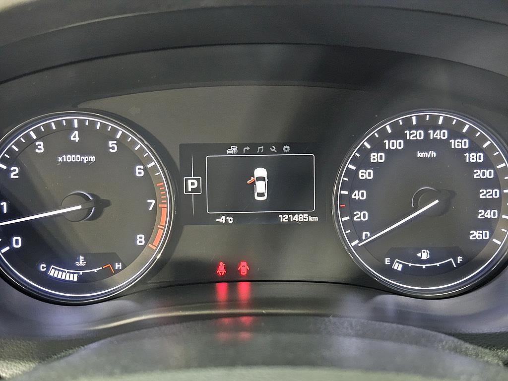 HYUNDAI Genesis - Vista 6