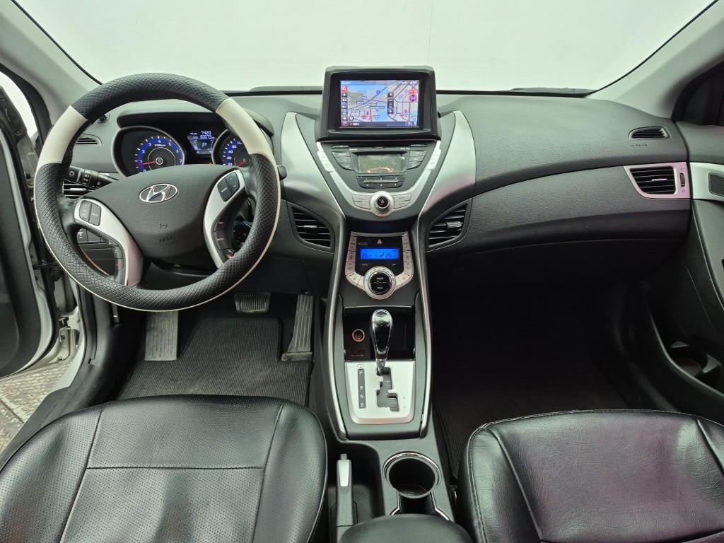 HYUNDAI Avante - Vista 5