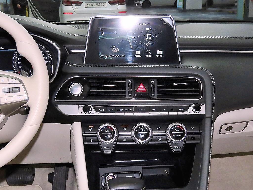 Genesis G70 - Vista 11