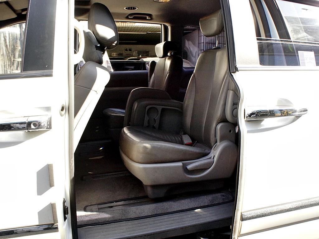 KIA Carnival - Vista 11