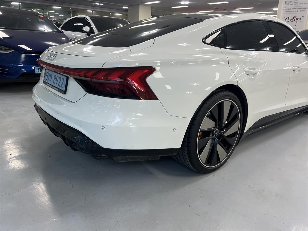 Audi e-Tron GT - Vista 4