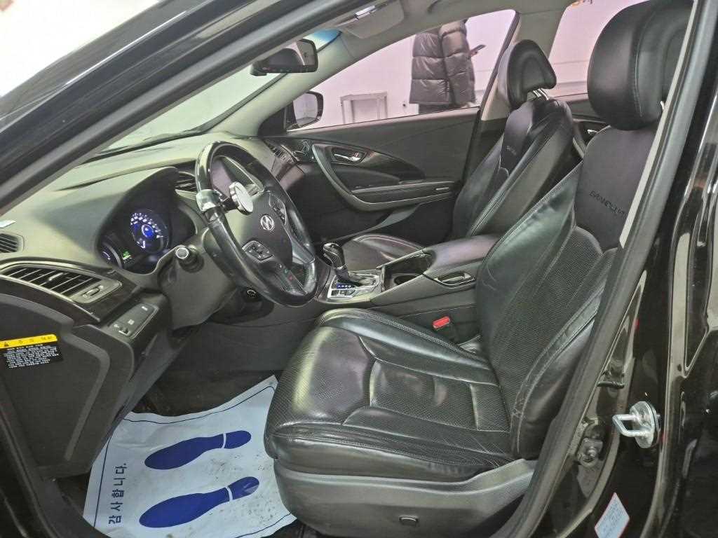 HYUNDAI Grandeur - Vista 11