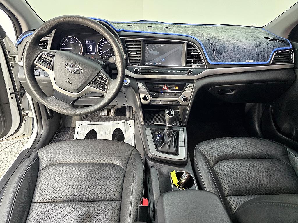 HYUNDAI Avante - Vista 5