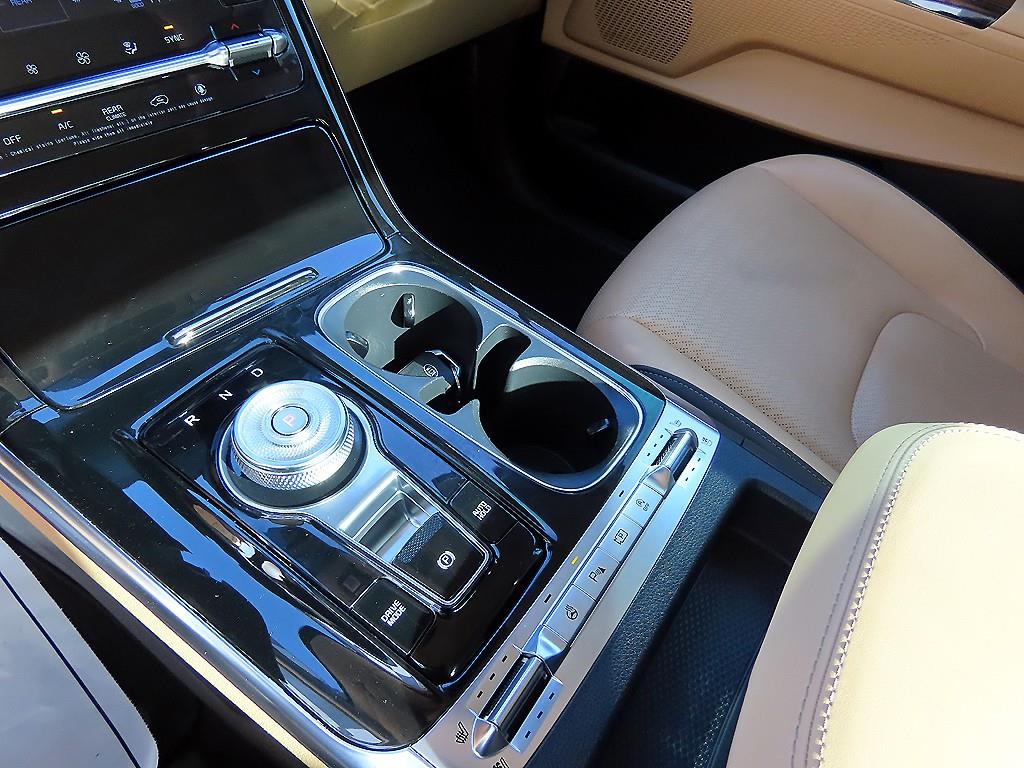 KIA Carnival - Vista 11