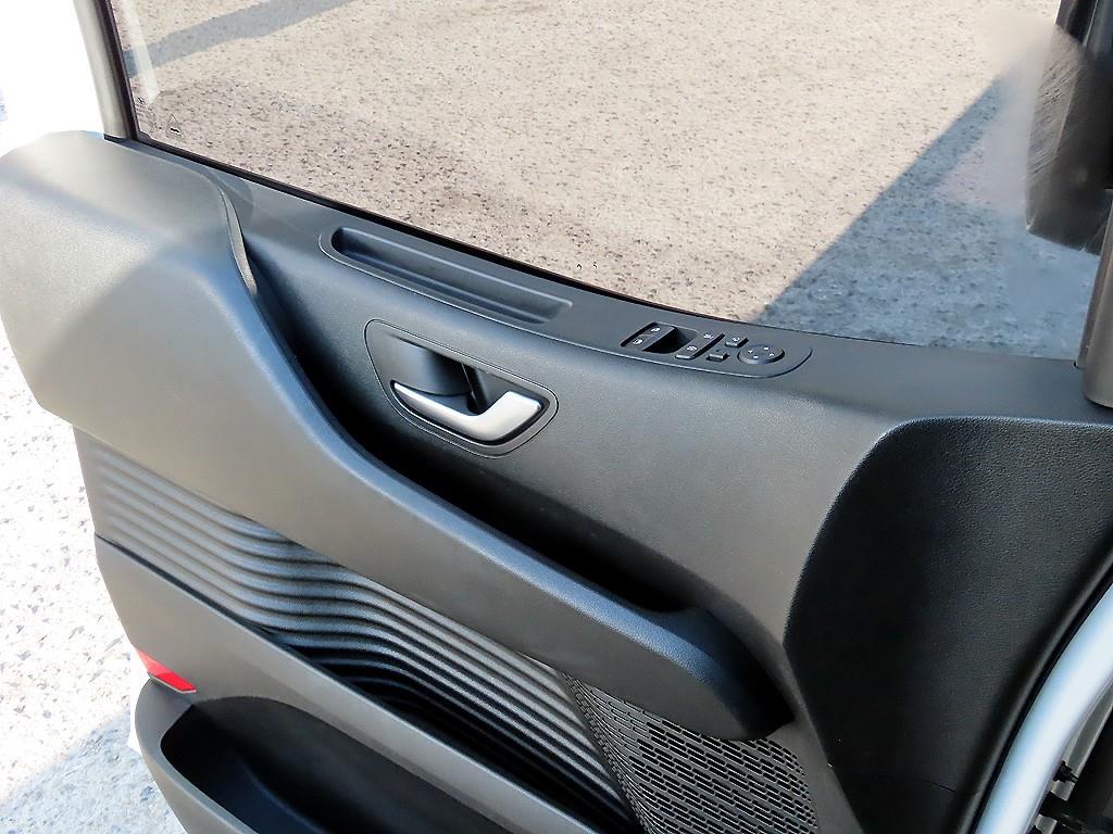 HYUNDAI Staria - Vista 11