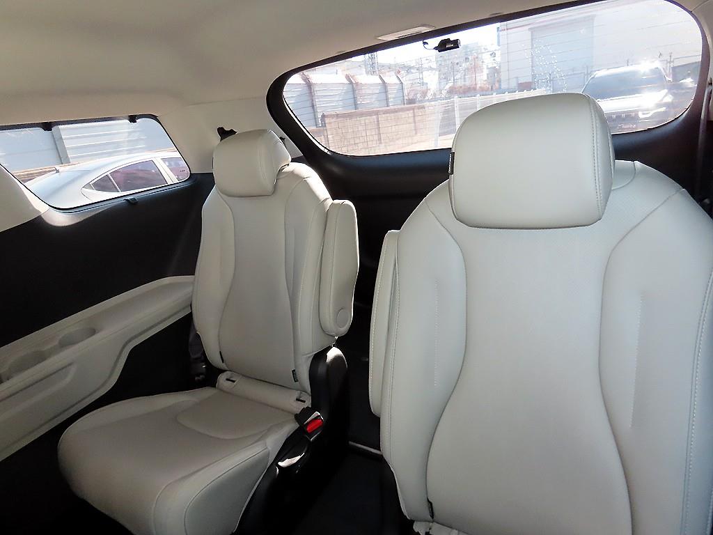 KIA Carnival - Vista 7