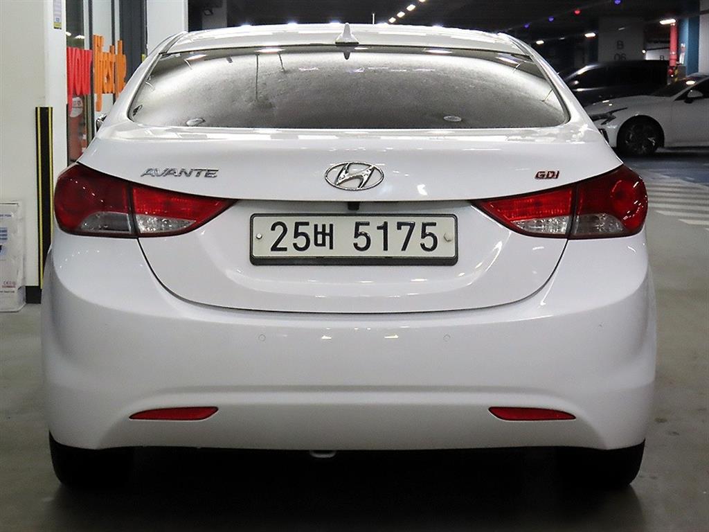 HYUNDAI Avante - Vista 5