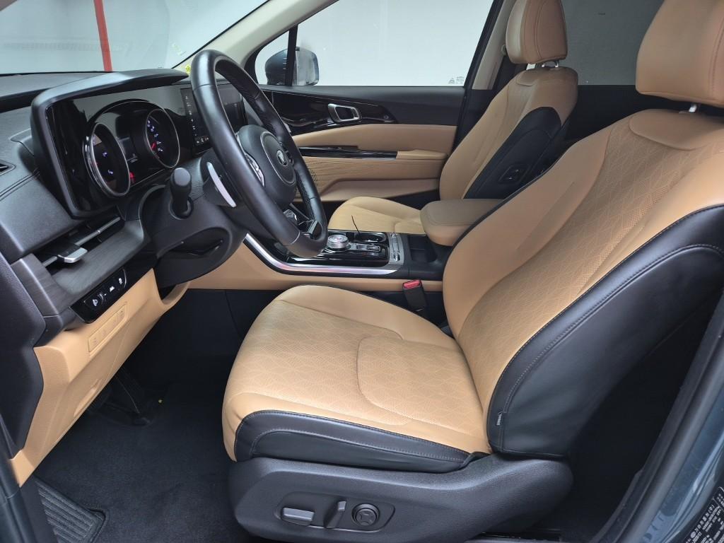 KIA Carnival - Vista 11