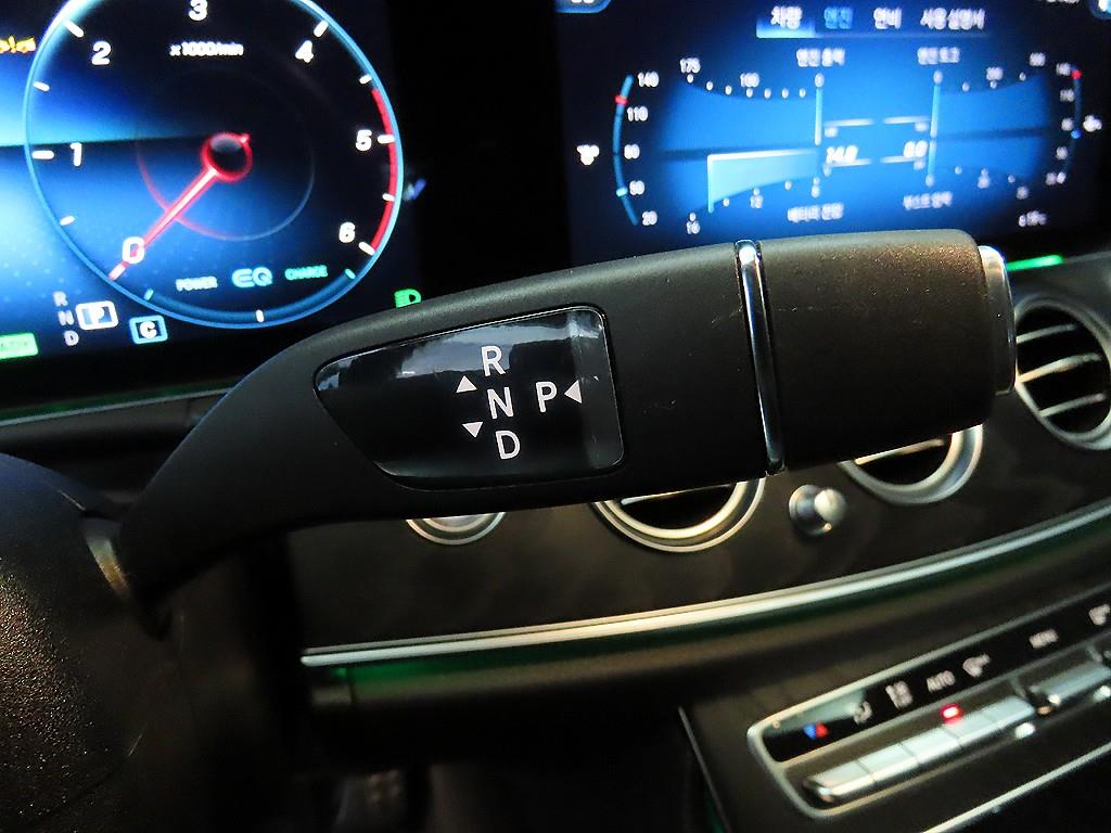 Mercedes Benz E class - Vista 12