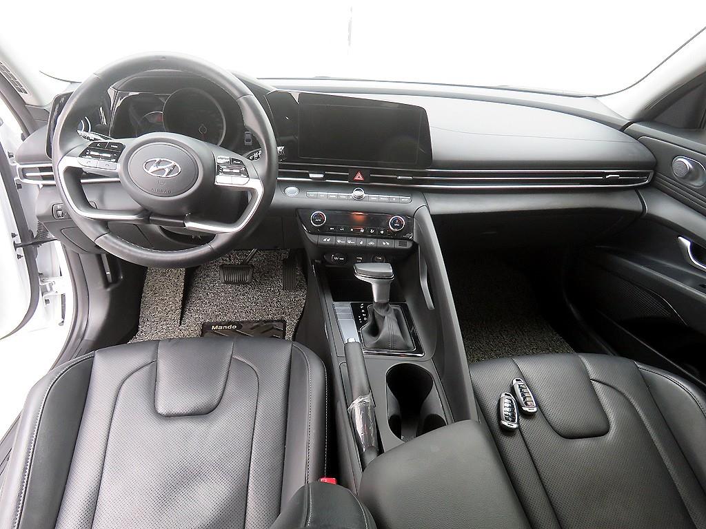 HYUNDAI Avante - Vista 7