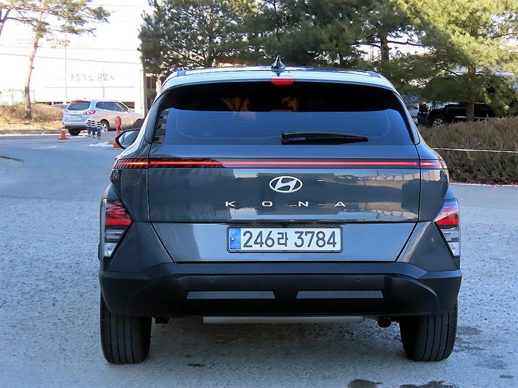 HYUNDAI Kona - Vista 4