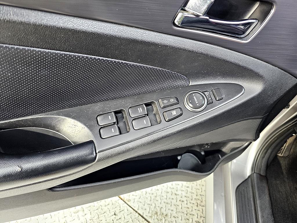 HYUNDAI Sonata - Vista 12