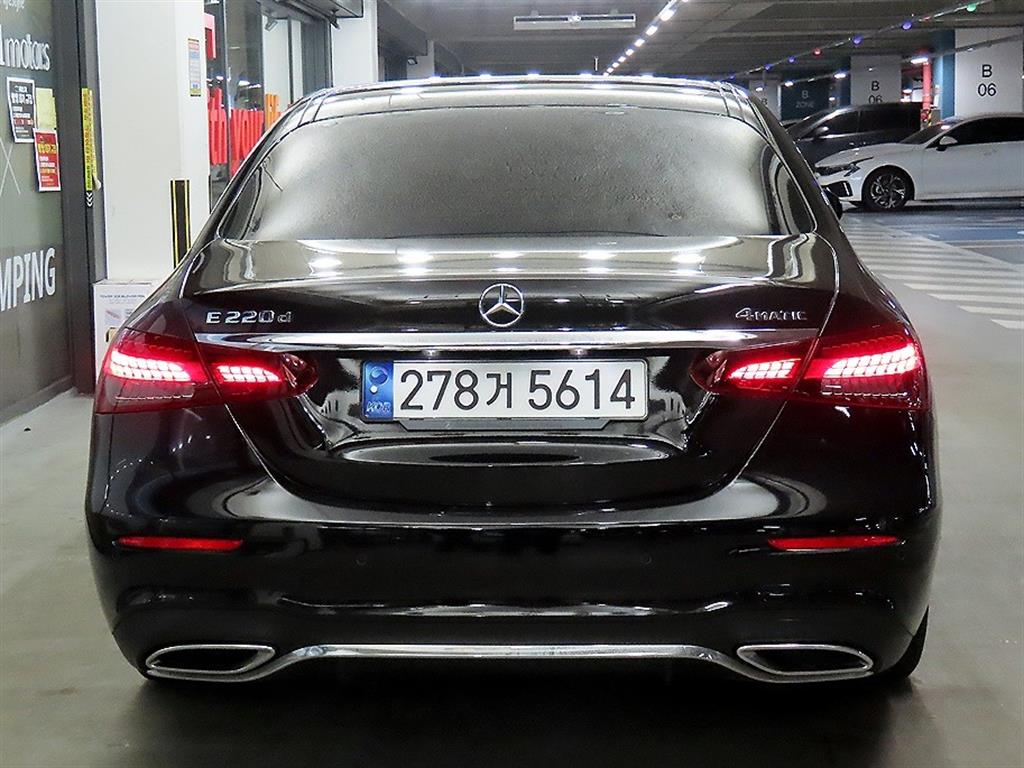 Mercedes Benz E class - Vista 5