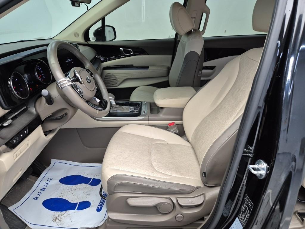 KIA Carnival - Vista 7