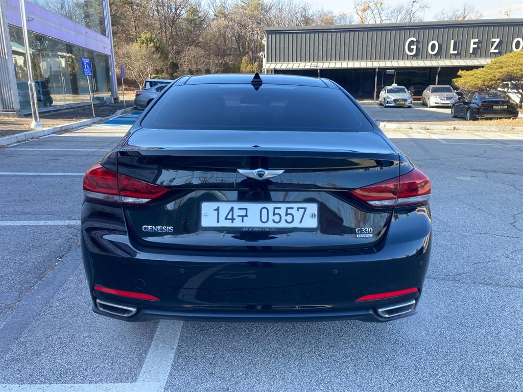 HYUNDAI Genesis - Vista 4