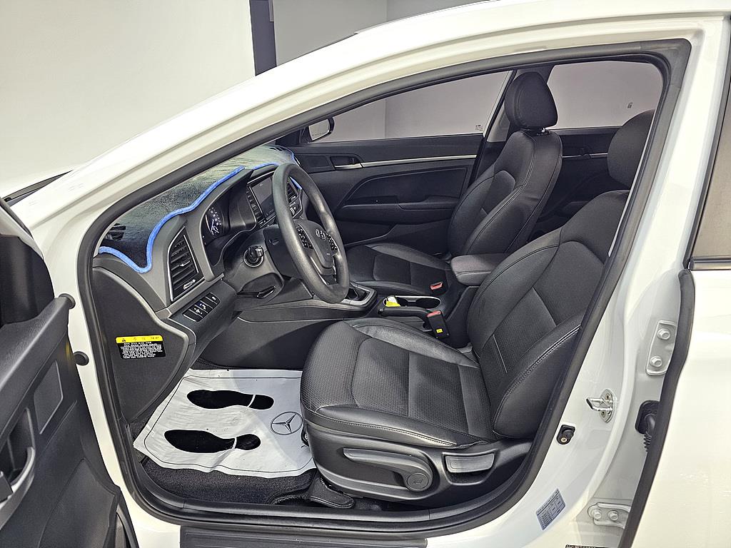 HYUNDAI Avante - Vista 8