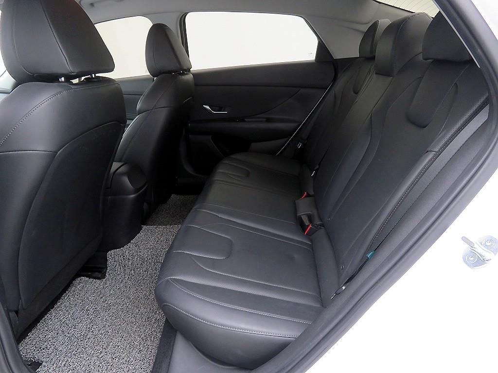 HYUNDAI Avante - Vista 6