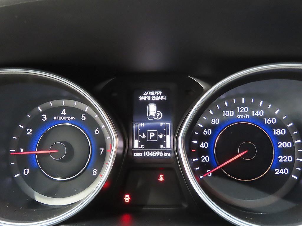 HYUNDAI Avante - Vista 11