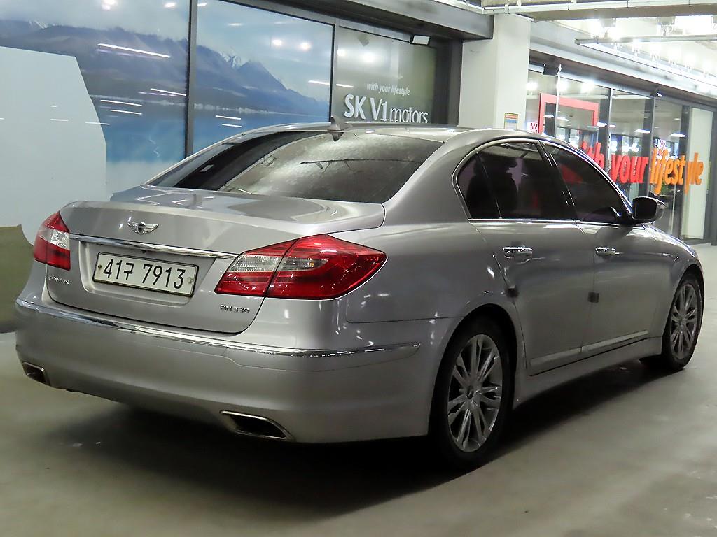 HYUNDAI Genesis - Vista 4