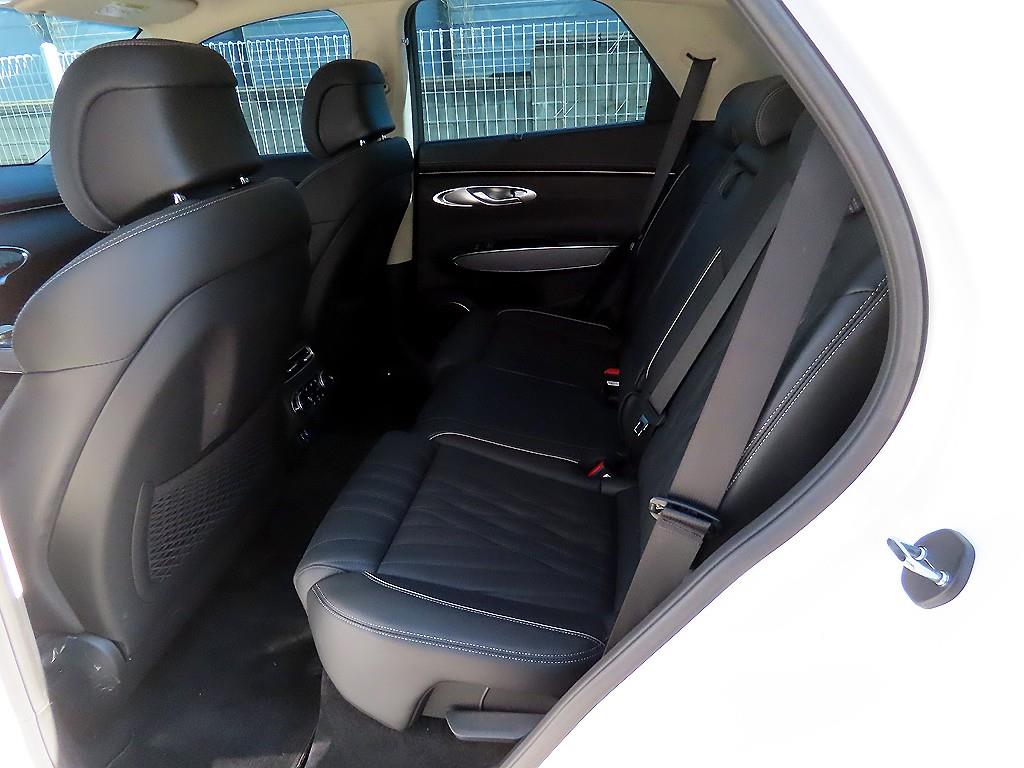 Genesis GV70 - Vista 6