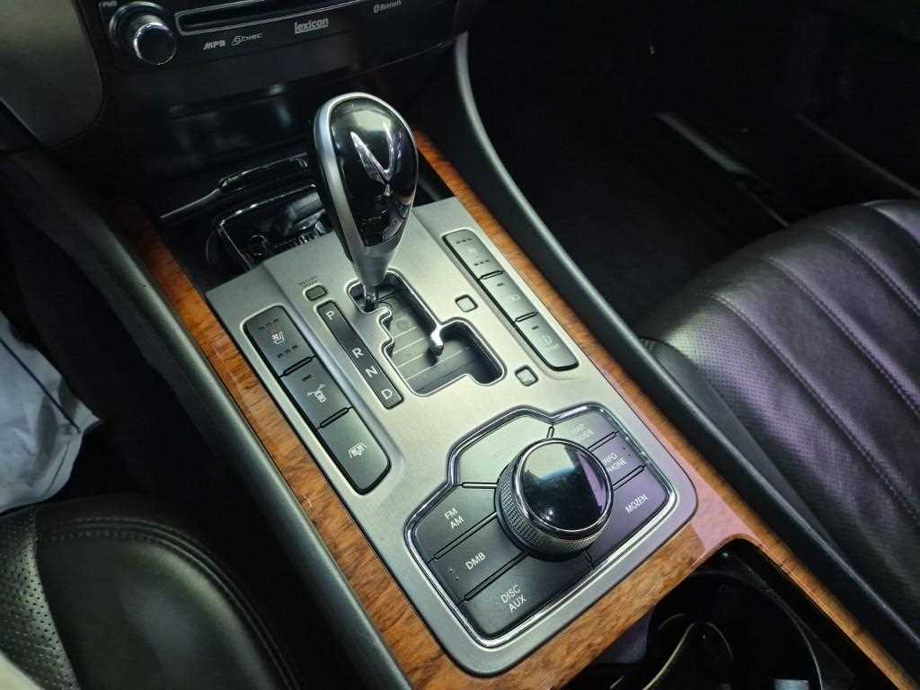 HYUNDAI Equus - Vista 8