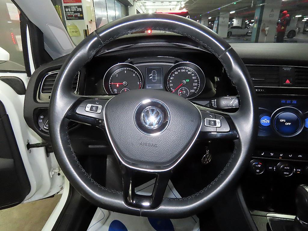 Volkswagen Golf - Vista 8