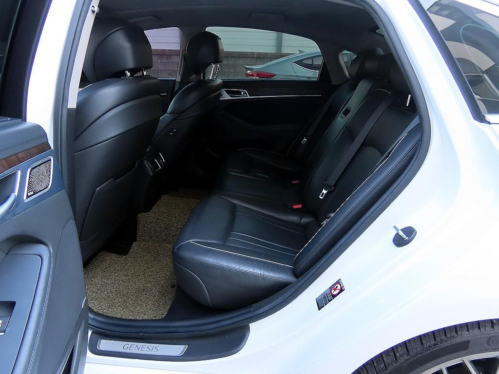 Genesis G80 - Vista 6