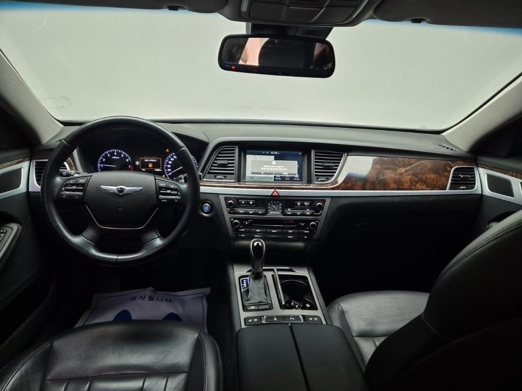 HYUNDAI Genesis - Vista 8