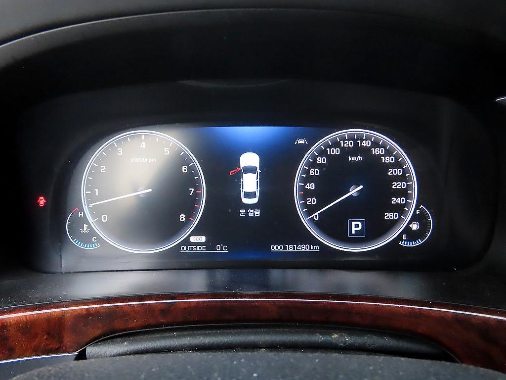 HYUNDAI Equus - Vista 9