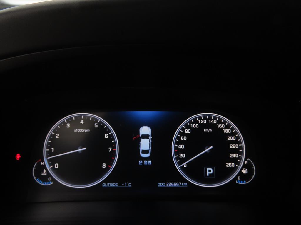 HYUNDAI Equus - Vista 9