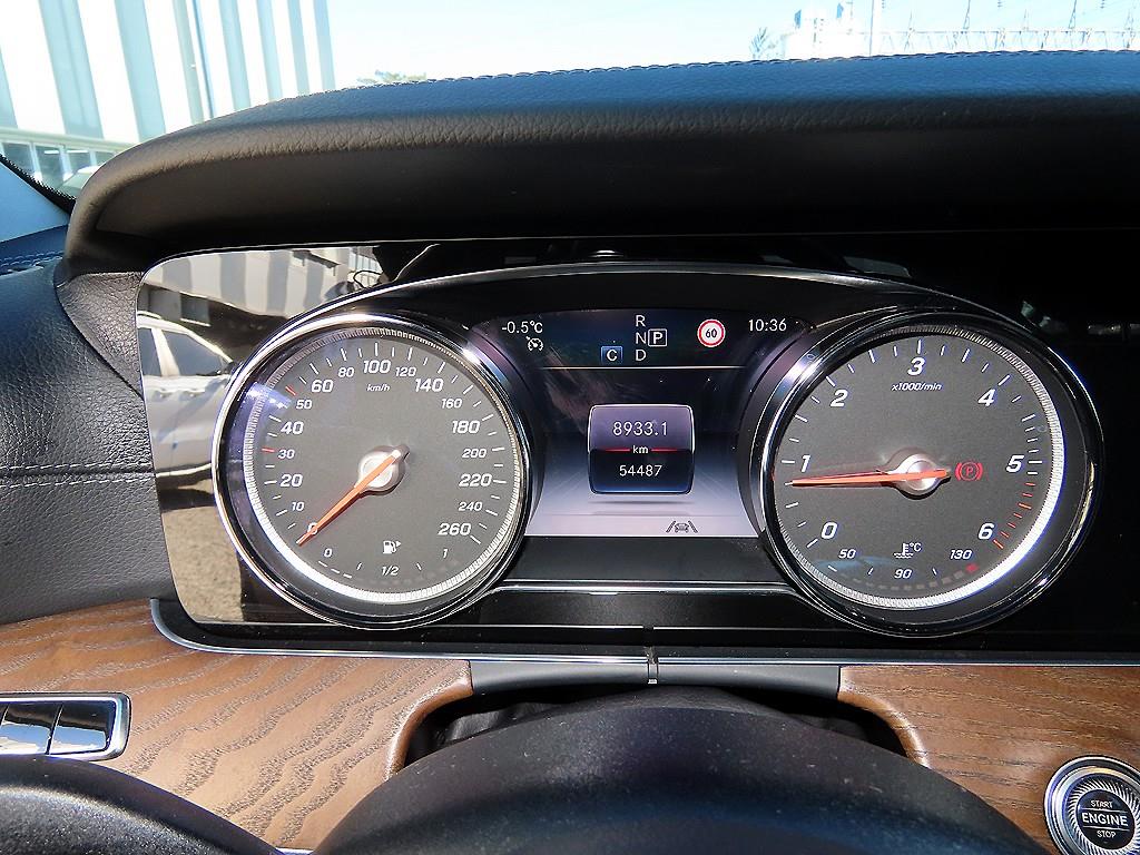 Mercedes Benz E class - Vista 9