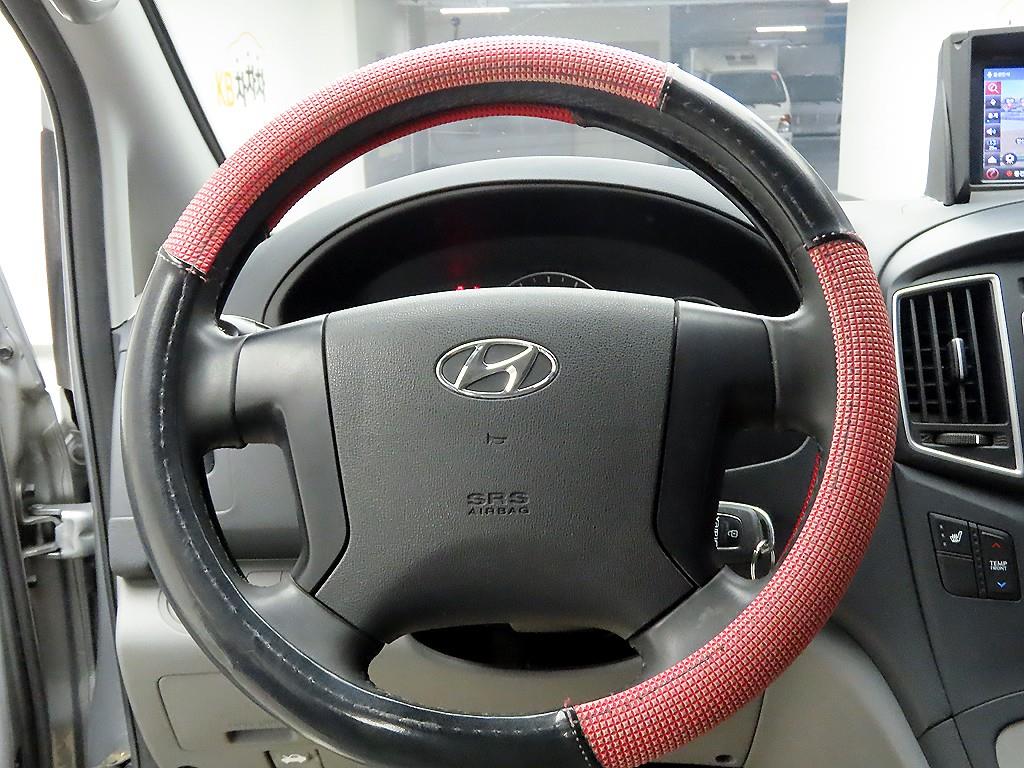 HYUNDAI Starex - Vista 6