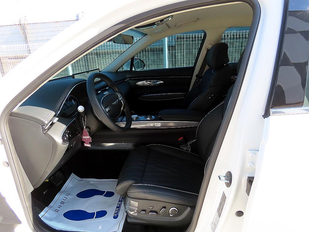 Genesis GV70 - Vista 5