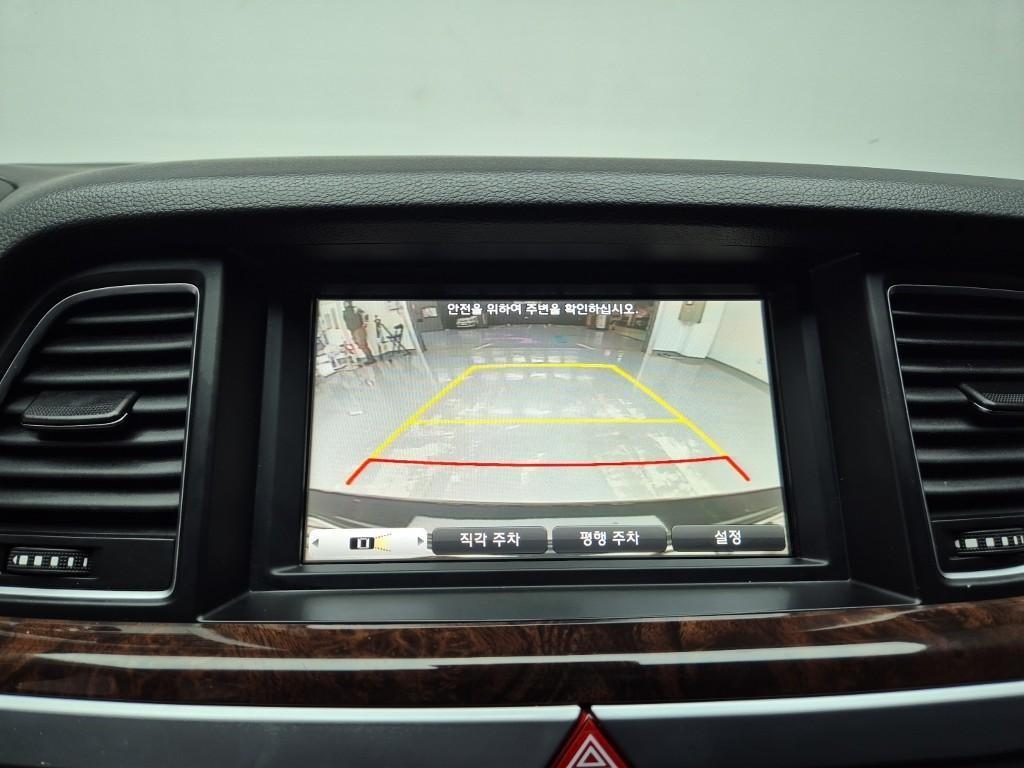 HYUNDAI Genesis - Vista 11