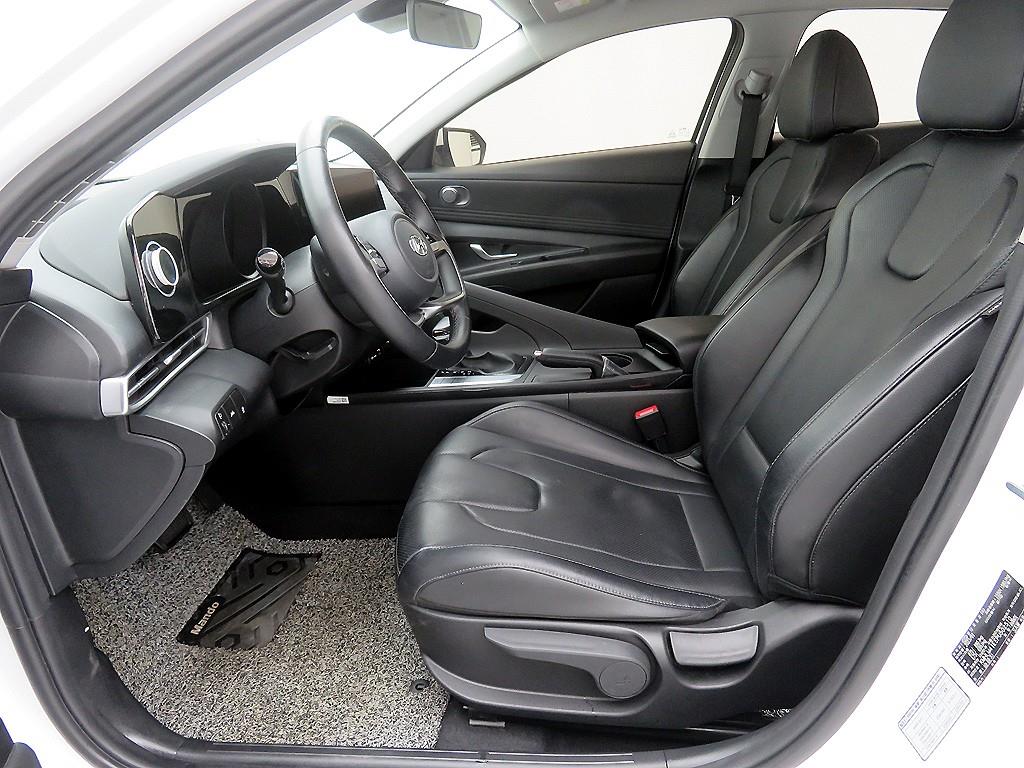 HYUNDAI Avante - Vista 5